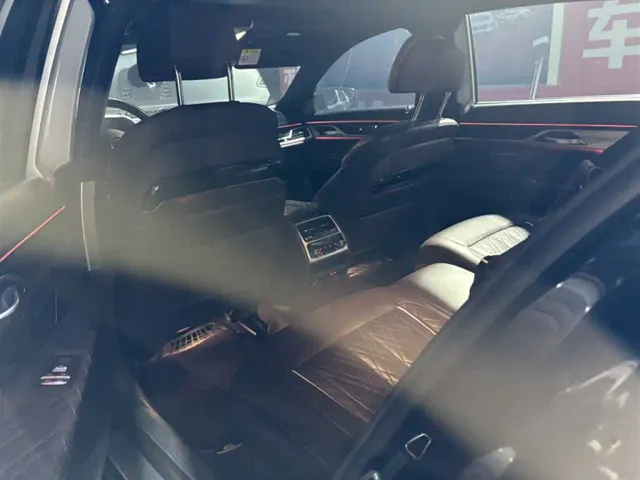 BMW 7 Series — Фото автомобиля 6