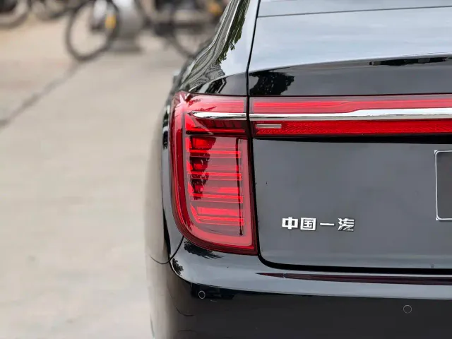 Hongqi H9 — Фото автомобиля 11