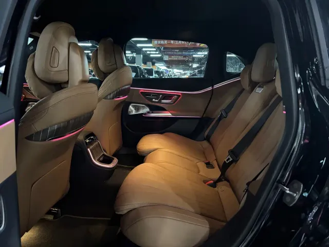Mercedes-Benz E-Class — Фото автомобиля 5