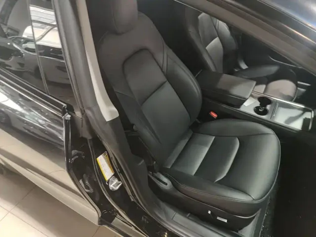 Tesla Model 3 — Фото автомобиля 24