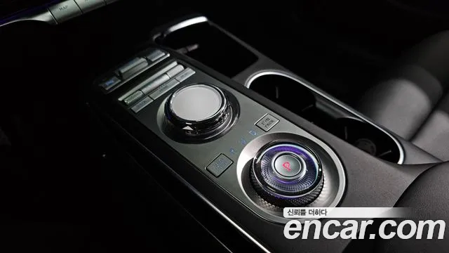 Genesis GV70 — Фото автомобиля 8