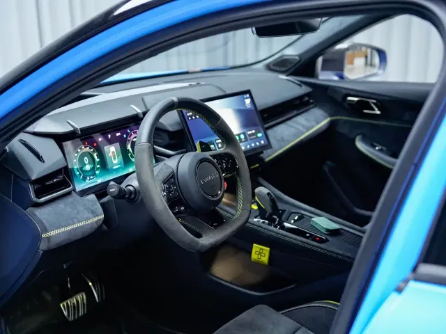 Lynk & Co 03 — Фото автомобиля 5