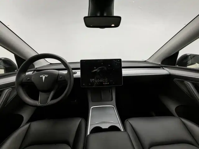 Tesla Model Y — Фото автомобиля 5