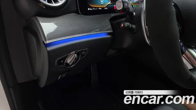 Mercedes-Benz E-Class — Фото автомобиля 21