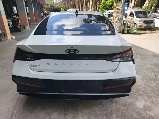 Hyundai Elantra — Фото автомобиля 3