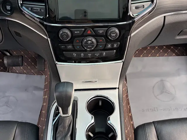 Jeep Grand Cherokee — Фото автомобиля 17
