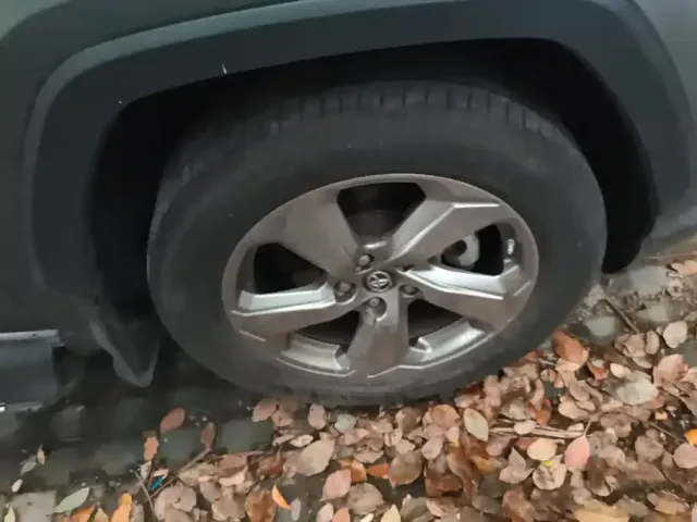 Toyota RAV4 — Фото автомобиля 6