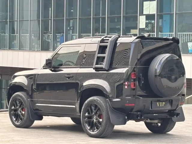 Land Rover Defender — Фото автомобиля 9