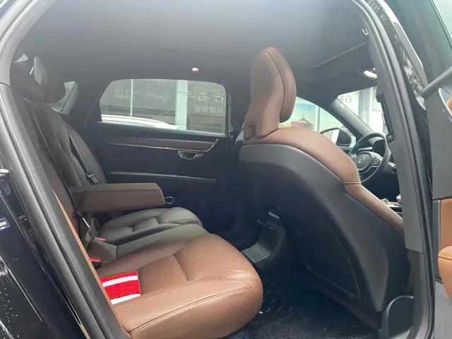 Volvo S90 — Фото автомобиля 10