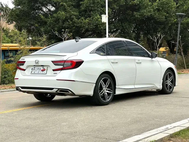 Honda Accord — Фото автомобиля 12