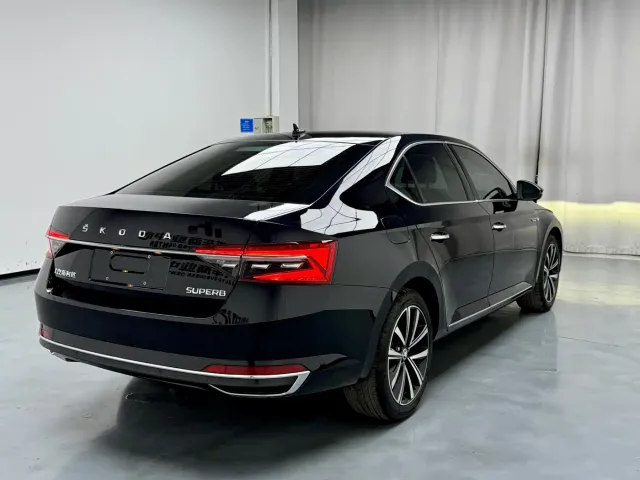 Skoda Superb — Фото автомобиля 16
