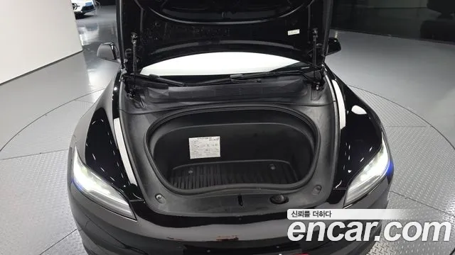Tesla Model 3 — Фото автомобиля 9