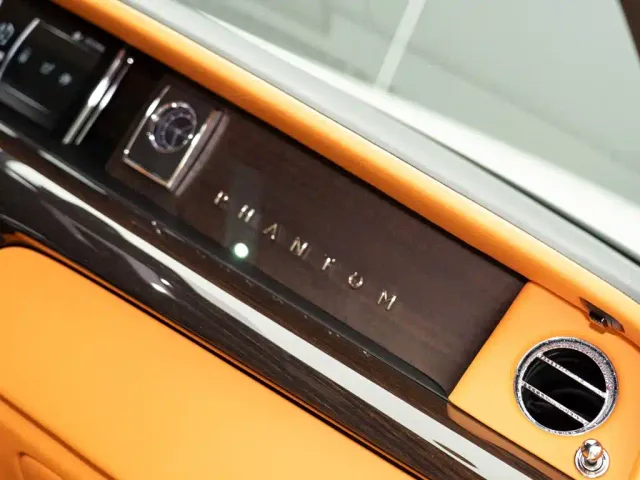 Rolls-Royce Phantom — Фото автомобиля 21