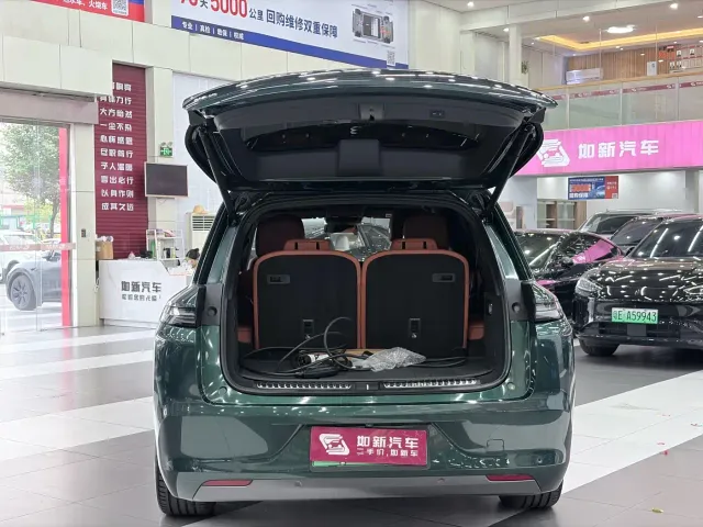 Li Auto L8 — Фото автомобиля 9