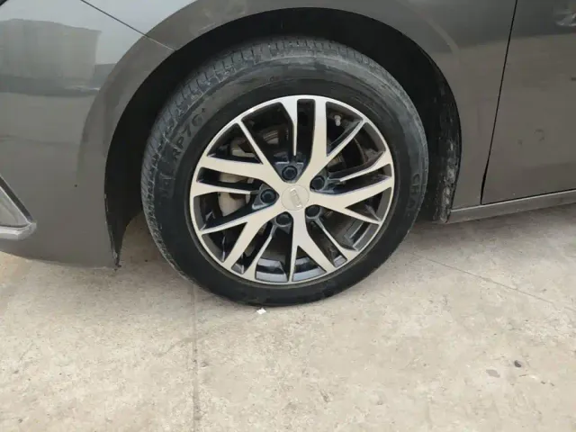 Geely Emgrand — Фото автомобиля 22