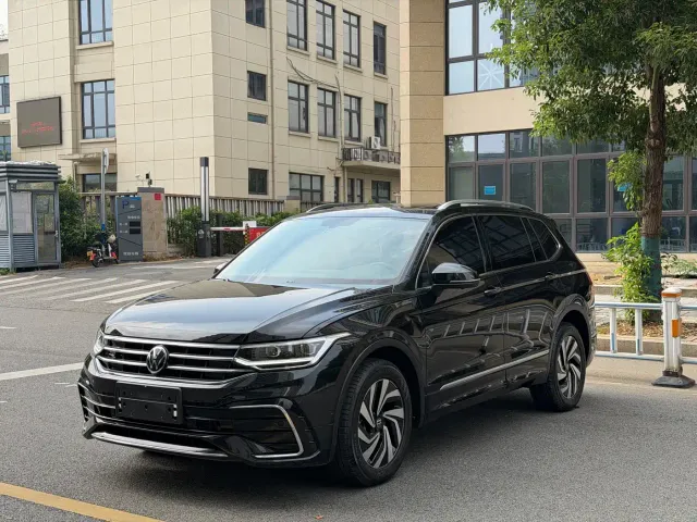 Фотография автомобиля — Volkswagen Tiguan L