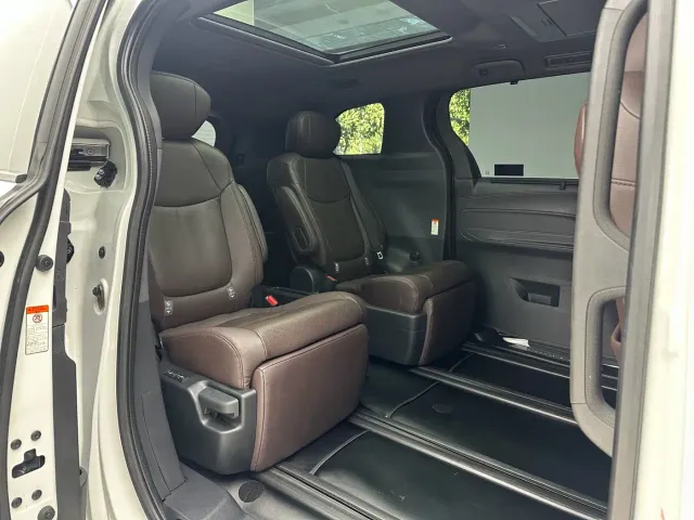 Toyota Granvia — Фото автомобиля 13