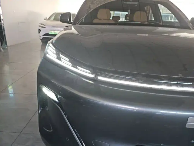 Geely Galaxy Starship 7 EM-i — Фото автомобиля 8
