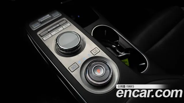 Genesis GV70 — Фото автомобиля 9