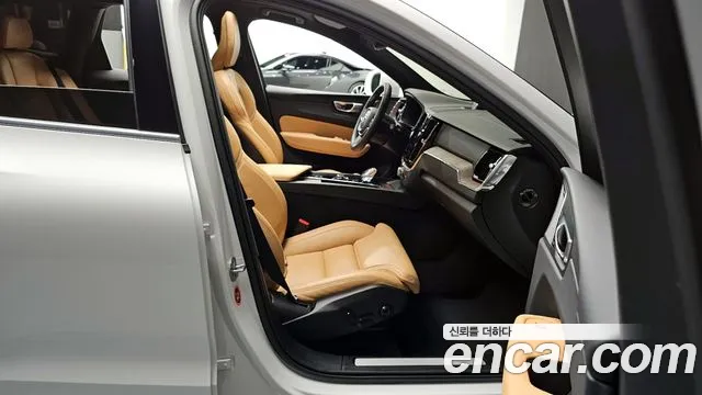 Вольво XC60 — Фото автомобиля 11