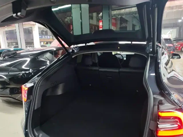 Tesla Model Y — Фото автомобиля 18
