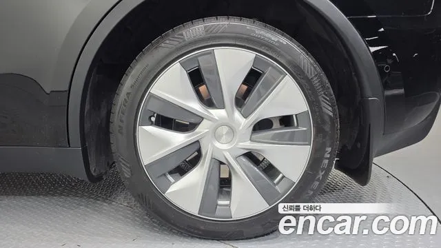 Tesla Model Y — Фото автомобиля 6
