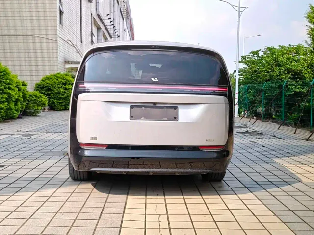 Li Auto MEGA — Фото автомобиля 7