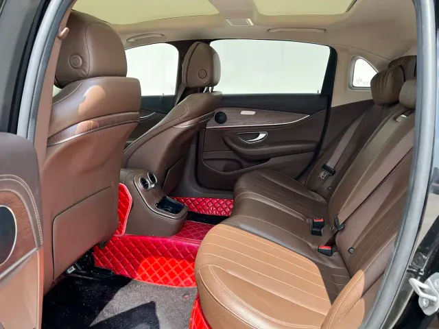 Mercedes-Benz E-Class — Фото автомобиля 7