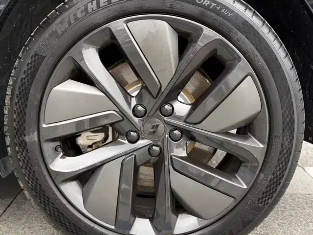 Li Auto L7 — Фото автомобиля 10