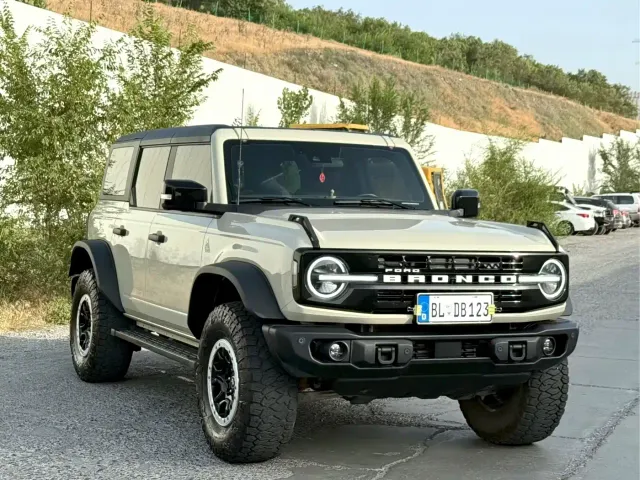 Ford Bronco — Фото автомобиля 3