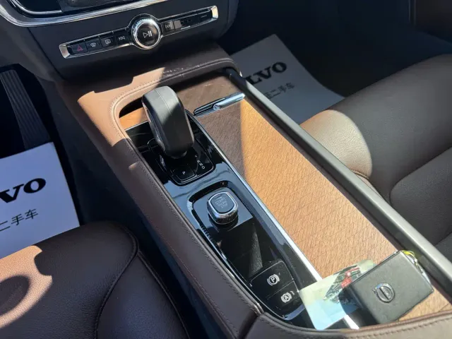 Volvo S90 — Фото автомобиля 10