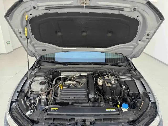 Volkswagen Golf — Фото автомобиля 20