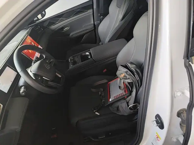 BYD Qin L — Фото автомобиля 14
