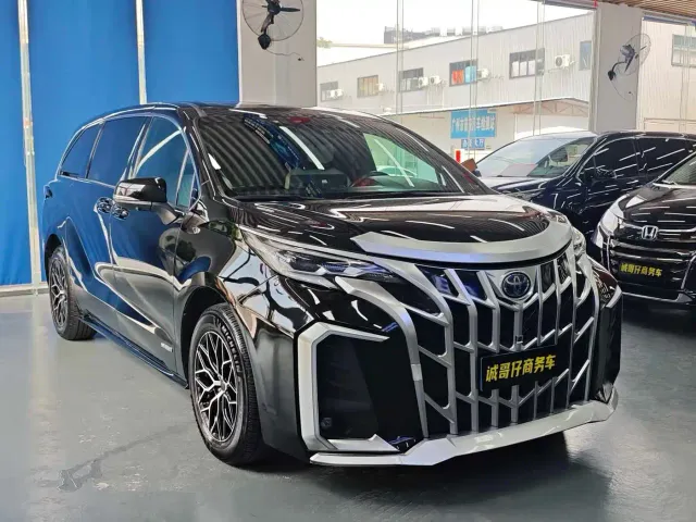 Toyota Sienna — Фото автомобиля 3