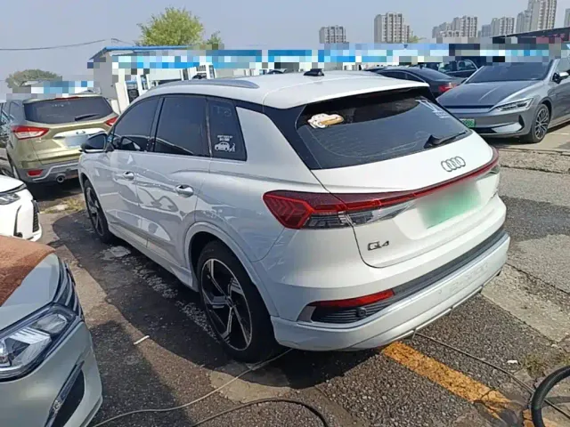 Audi Q4 e-tron — Фото автомобиля 4