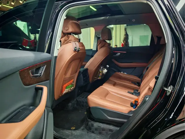 Audi Q7 — Фото автомобиля 6
