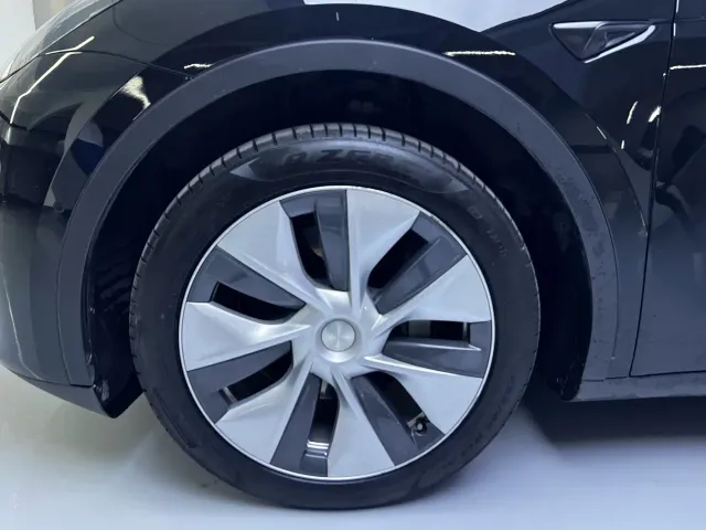 Tesla Model Y — Фото автомобиля 8