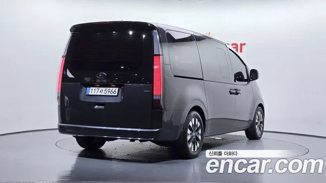 Hyundai Staria Staria 4WD Lounge 9 мест — Фото автомобиля 2