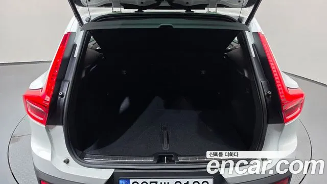 Volvo XC40 — Фото автомобиля 20