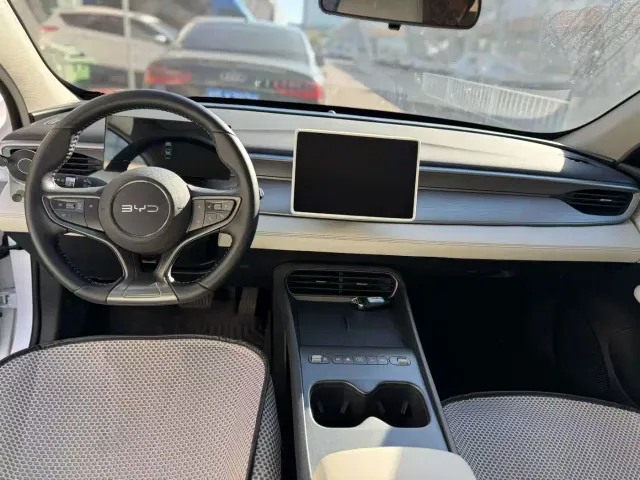 BYD Seal 05 DM-i — Фото автомобиля 7