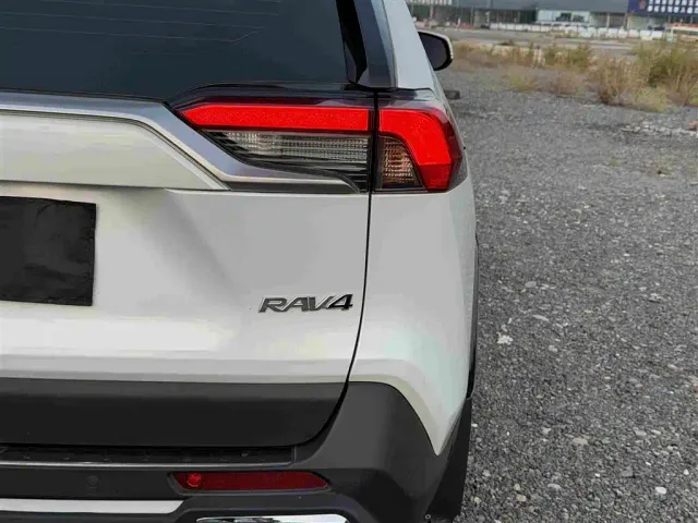 Toyota RAV4 — Фото автомобиля 16