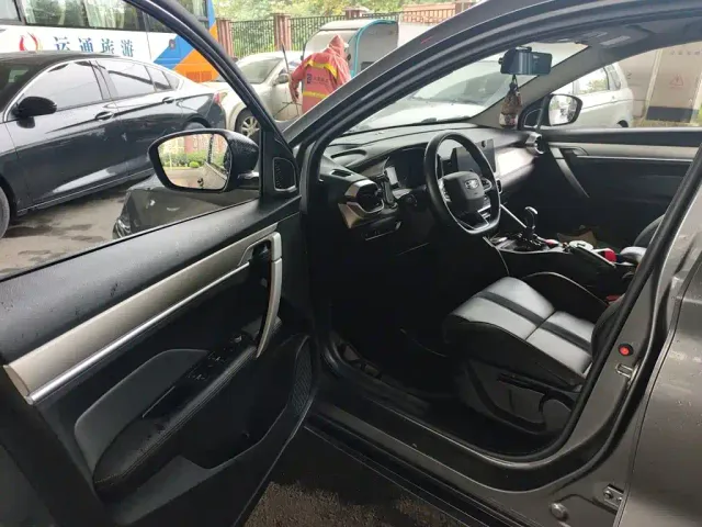 Geely Binyue — Фото автомобиля 12