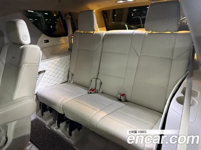 Cadillac Escalade Generation 5 — Фото автомобиля 15