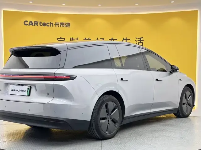 Li Auto i8 — Фото автомобиля 4