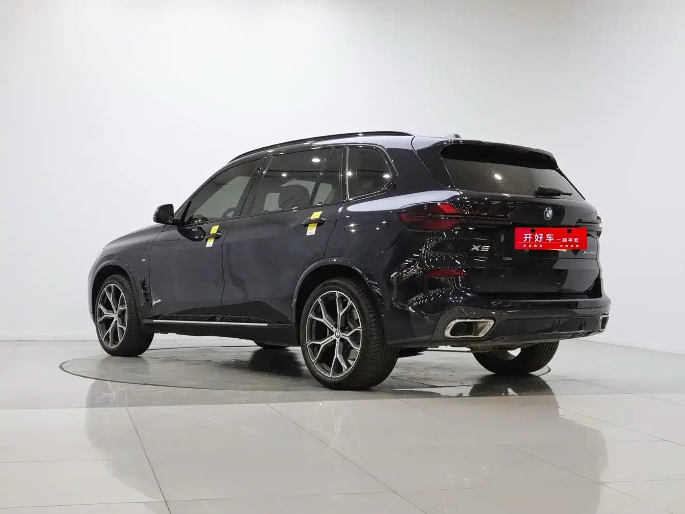 BMW BMW X5 2023 xDrive 30Li Premium M Sport Black Night Package — Фото автомобиля 3