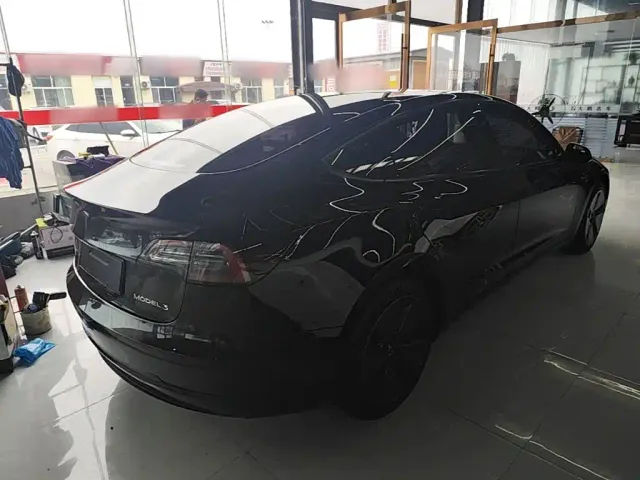 Tesla Model 3 — Фото автомобиля 6
