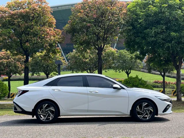 Hyundai Elantra — Фото автомобиля 4