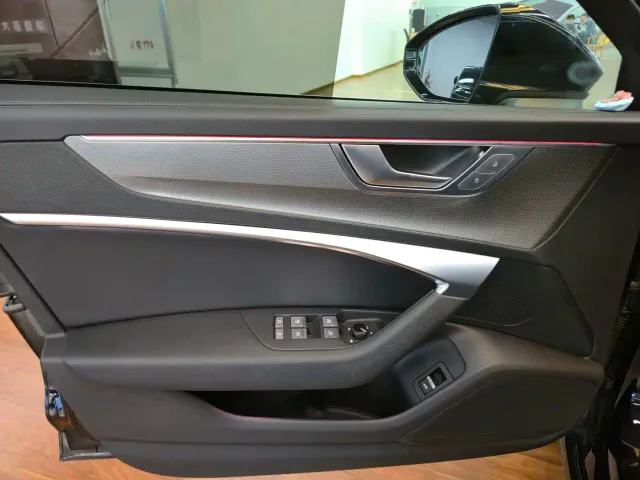 Audi A6L — Фото автомобиля 12