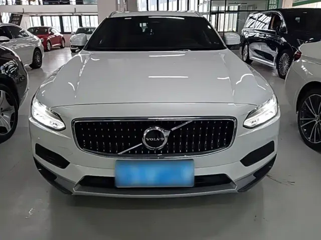 Volvo V90 — Фото автомобиля 2