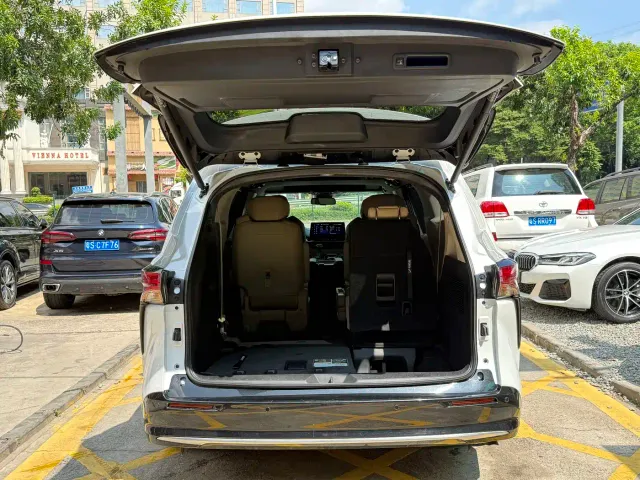 Toyota Sienna — Фото автомобиля 18